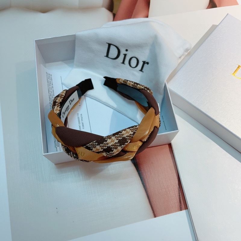 CHRISTIAN DIOR